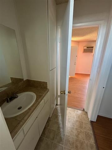 $1700 : HAWTHORNE APT. 1 REC. image 8