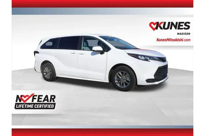 $39452 : Toyota Sienna 2025 LE 8-Pass image 1