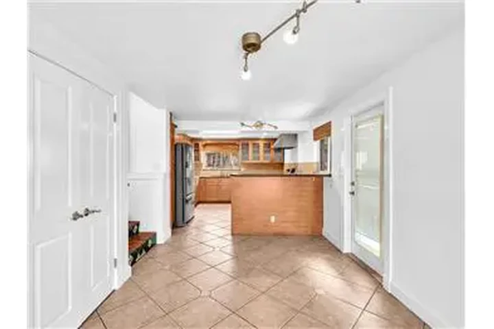 $4500 : Rental property with 3 bedro image 10