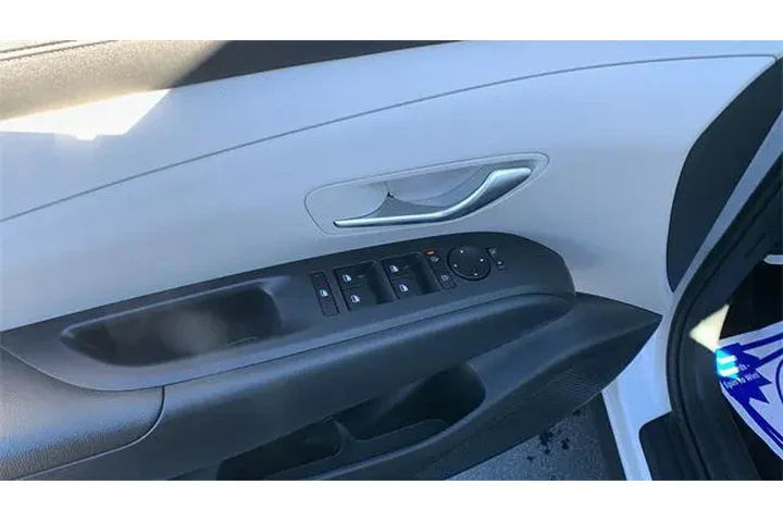 $25490 : Hyundai TUCSON 2025 AWD SE 4 image 10