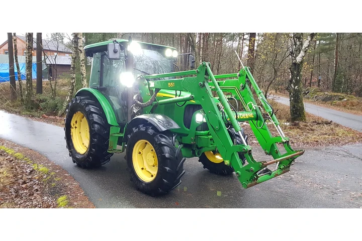 $9000 : Tractor John Deere 5820 image 2