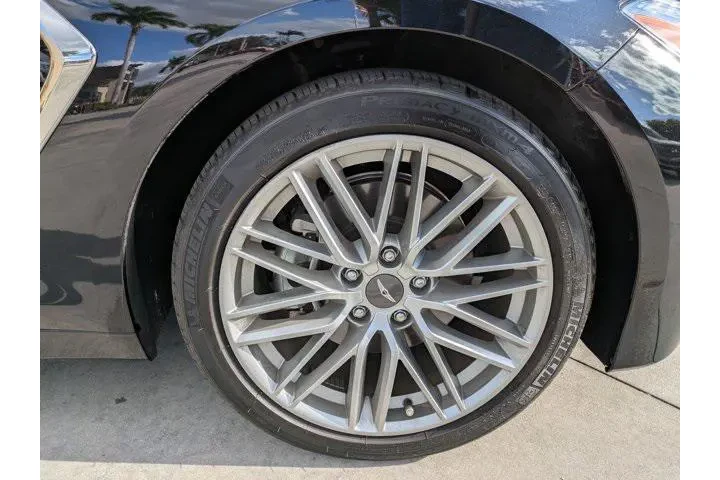 $25340 : Genesis G70 2020 AWD 2.0T 4d image 9