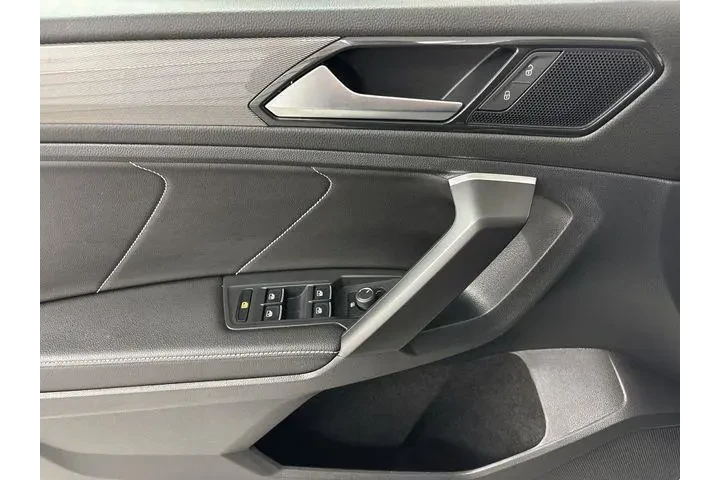 $22300 : Volkswagen Tiguan 2023 SE 4d image 5