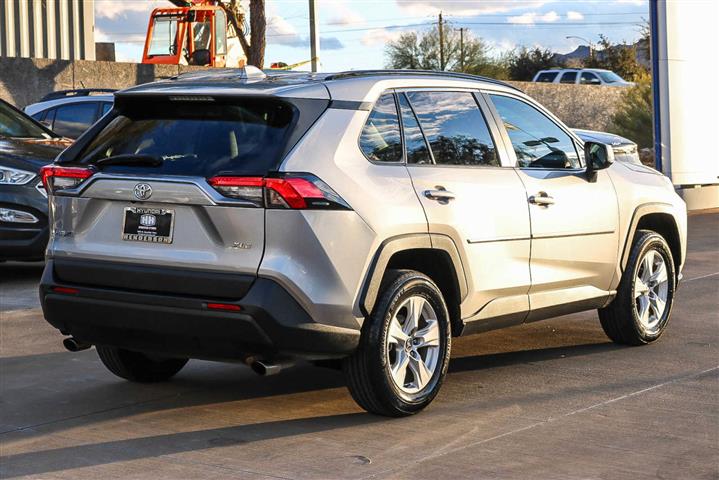 $25100 : Pre-Owned 2021 Toyota RAV4 XLE image 4