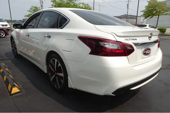 2018 Altima image 6