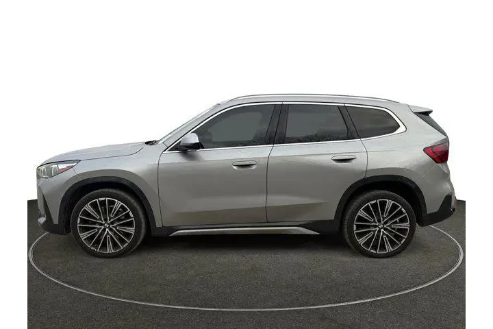 $26847 : BMW X1 2023 AWD xDrive28i 4d image 2