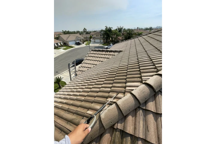 Roof cleaning. Limpieza roof image 4