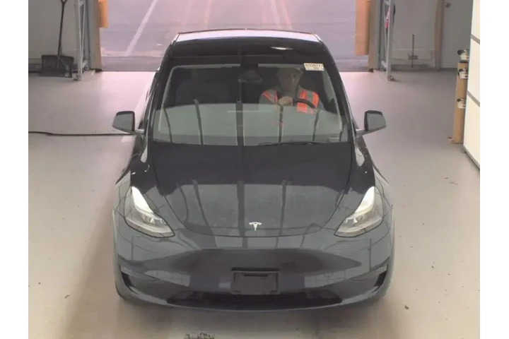 $32493 : Tesla Model Y 2024 AWD Long image 2