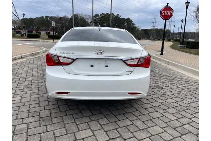 $5450 : 2011 Sonata Limited image 9