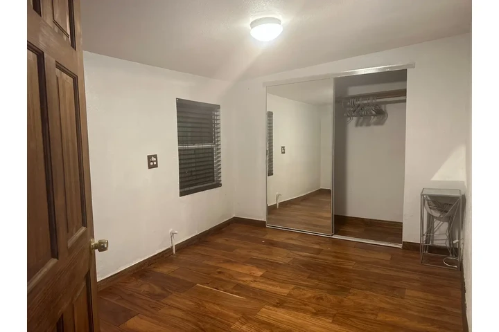 $1000 : Cuarto con baño privado image 3