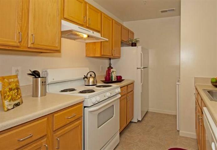 $1280 : Spaciou And Bright 2 Bed 2 Bat image 2