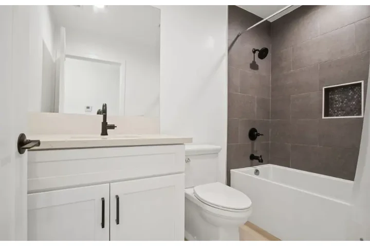 $2780 : 3bed and 2bath in Koreantown image 6