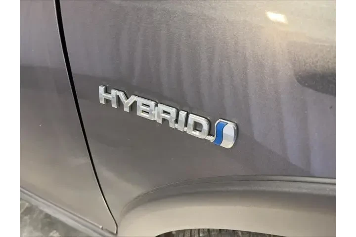 $12999 : Toyota Prius c 2018 One 4dr image 6