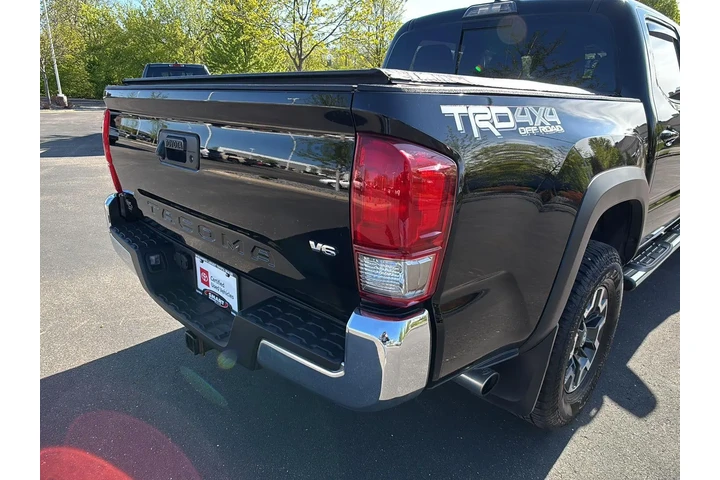 $31295 : Silver Certified 2017 Tacoma image 9