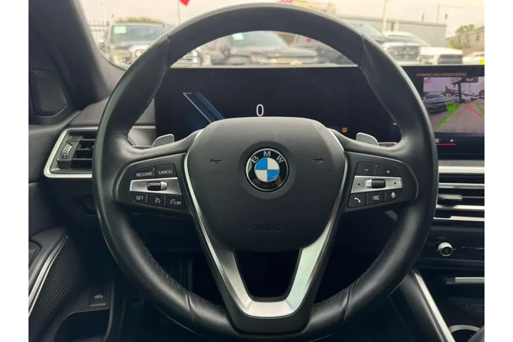 2024 BMW 3-Series 330i image 10