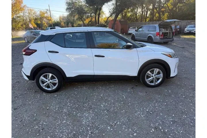 $11495 : 2022 Kicks image 4