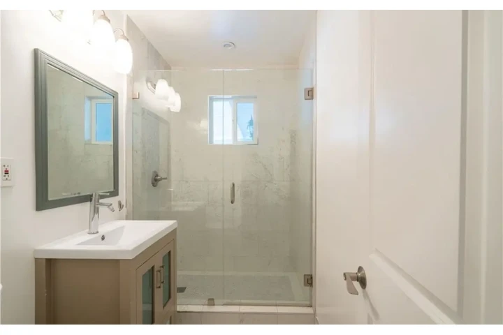 $2500 : 3 Bedrooms 2 Bath in South LA image 9