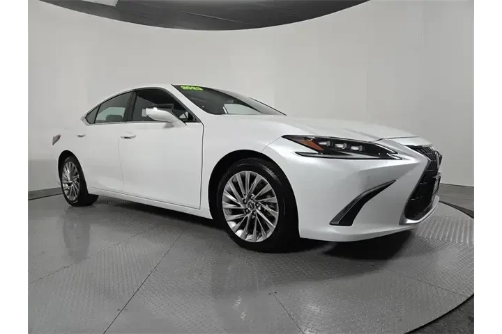 $36992 : Lexus ES 300h 2023 Luxury 4d image 2