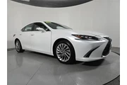 $36992 : Lexus ES 300h 2023 Luxury 4d thumbnail