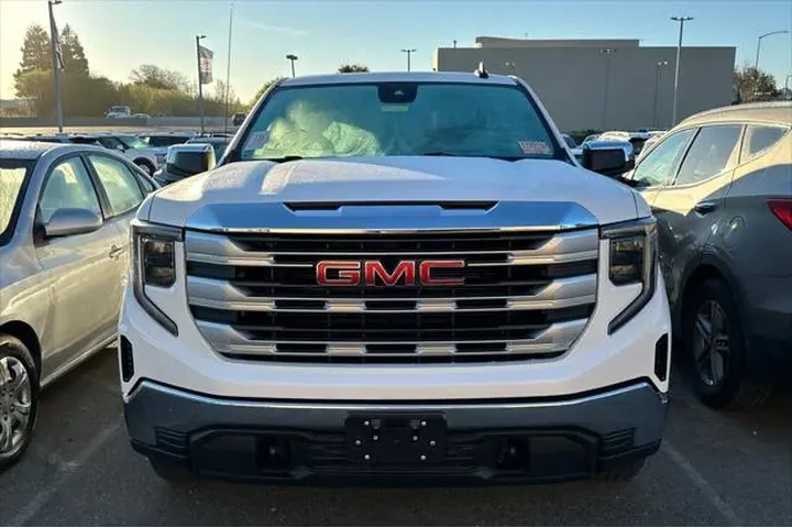 $36990 : GMC Sierra 1500 2023 4x4 SLE image 3