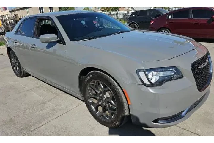 $24800 : Chrysler 300 2018 AWD S 4dr image 4