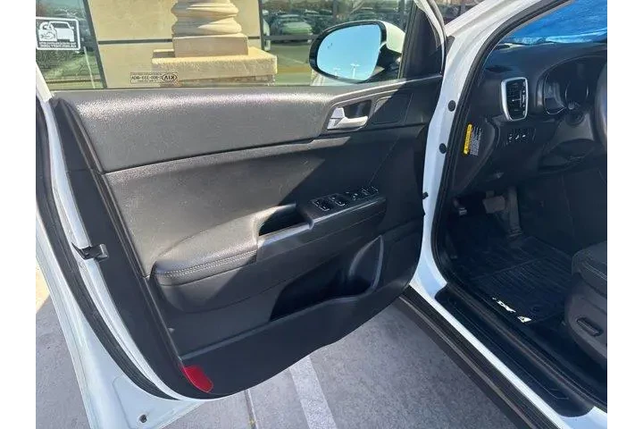 $12585 : Kia Sportage 2020 LX 4dr SUV image 9