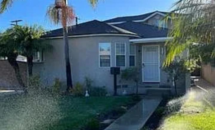 $2900 : Remodeled Two Story, 4 Bed, 3 image 1