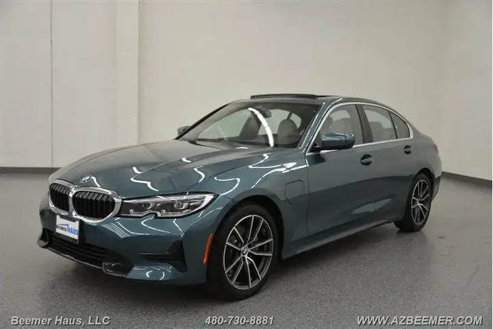 $23998 : BMW 3 Series 2021 330e 4dr S image 3