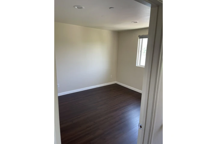 $800 : ALAMEDA & CENTURY SE RENTA image 2