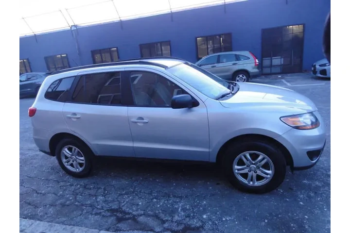 $6700 : 2011 Santa Fe GLS image 6