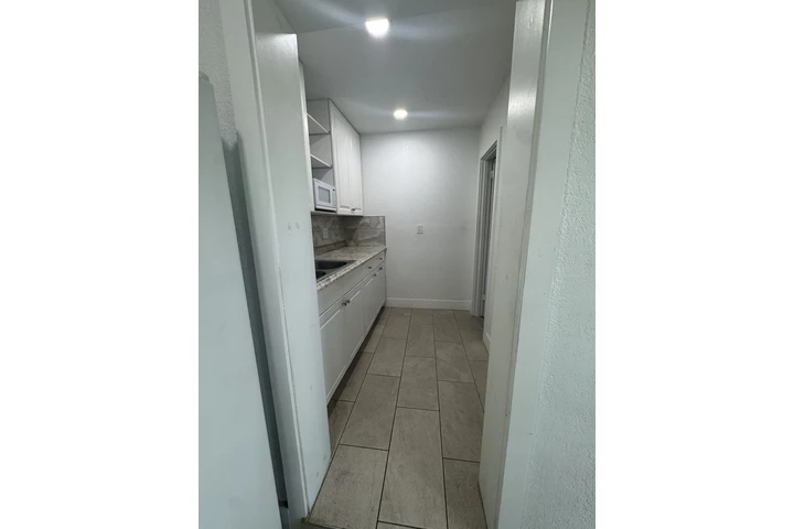 $1650 : Efficiency image 6