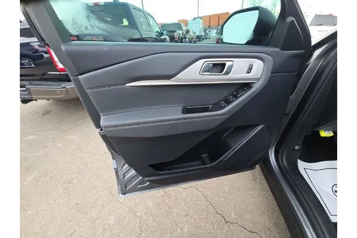 $31999 : Ford Explorer 2025 Active 4d image 9