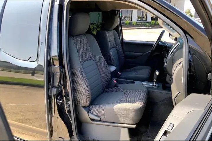 $18913 : Nissan Frontier 2016 4x4 PRO image 8