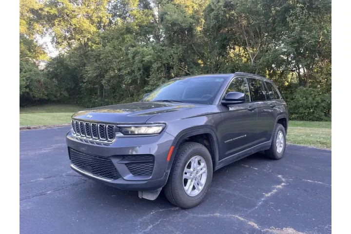 $24999 : 2023 Grand Cherokee Laredo image 3