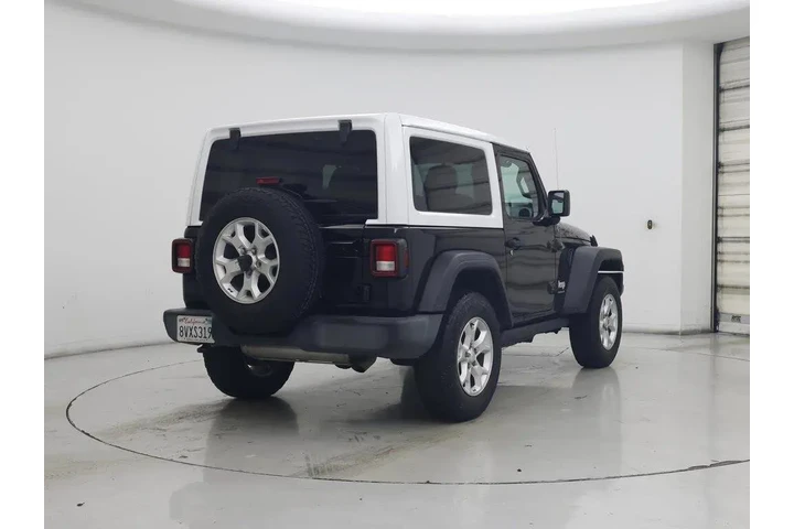 $27998 : Jeep Wrangler 2021 4x4 Islan image 8