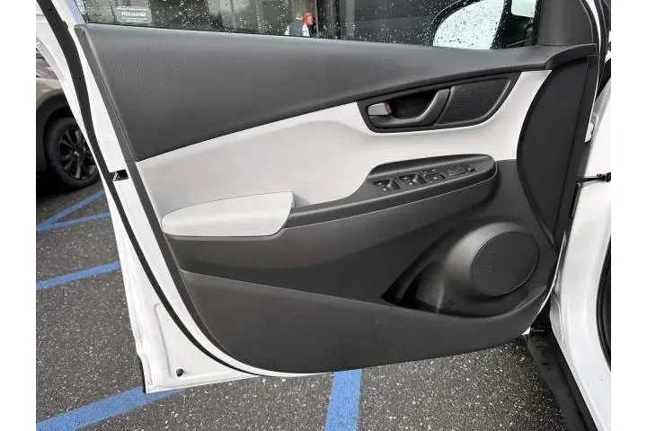 $18777 : Hyundai KONA 2023 AWD SEL 4d image 8