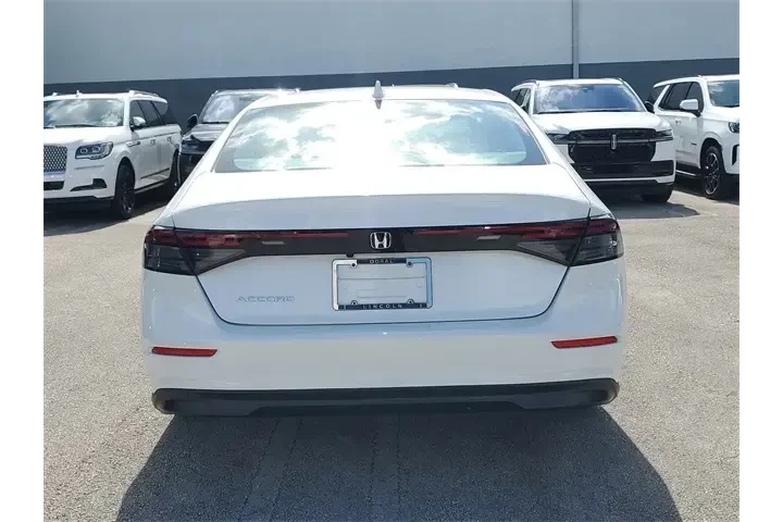 $20990 : Honda Accord 2023 EX 4dr Sed image 5