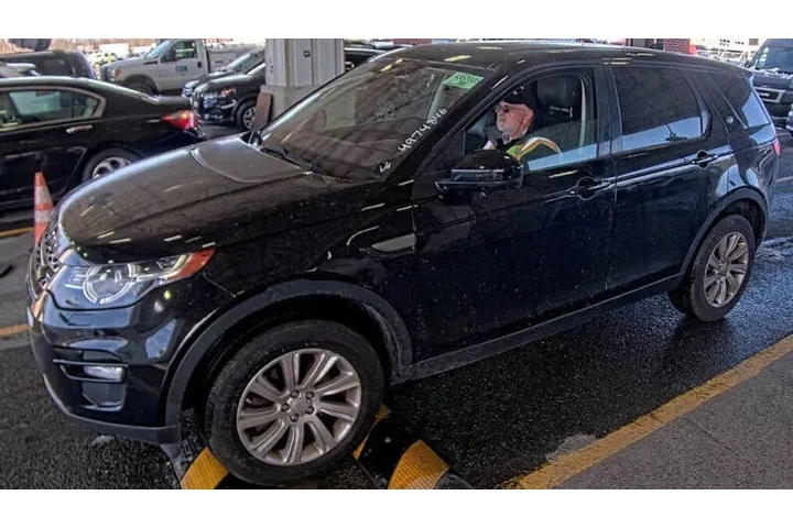 $11995 : 2018 Land Rover Discovery Spo image 5