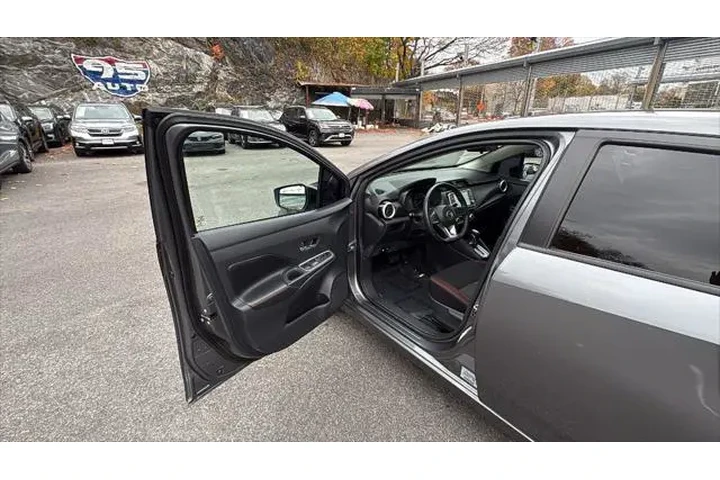 $15996 : Nissan Versa 2022 SR 4dr Sed image 10
