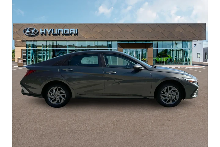 $23459 : Hyundai ELANTRA Hybrid 2025 image 9