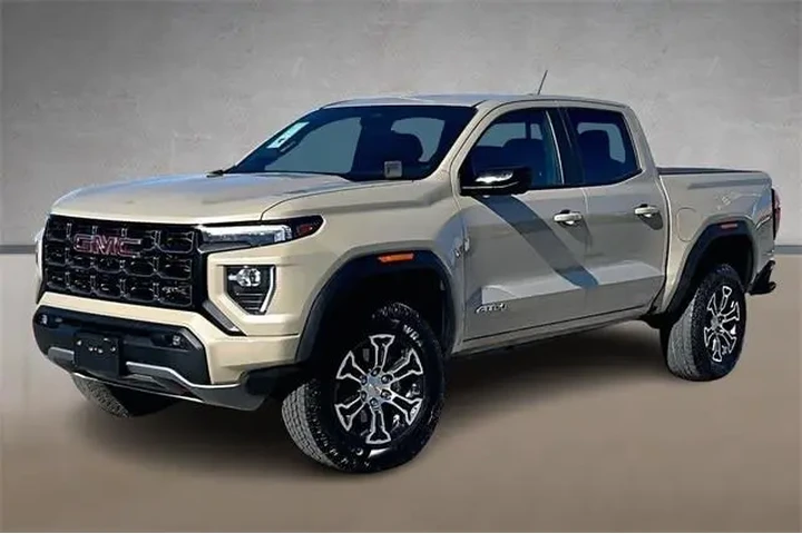 $39154 : GMC Canyon 2024 4x4 AT4 4dr image 1