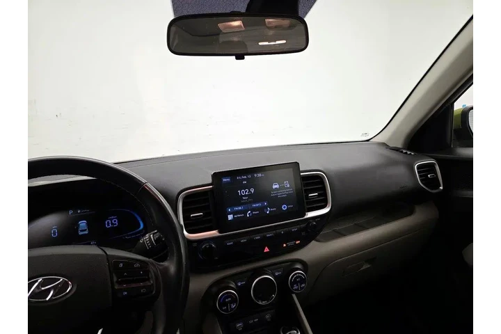 $19998 : Hyundai VENUE 2023 SEL 4dr C image 9