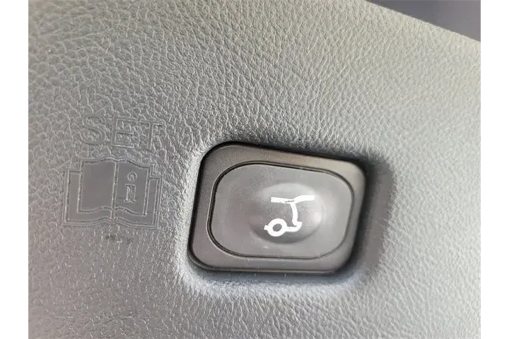 $22990 : Lincoln Nautilus 2020 4dr St image 9