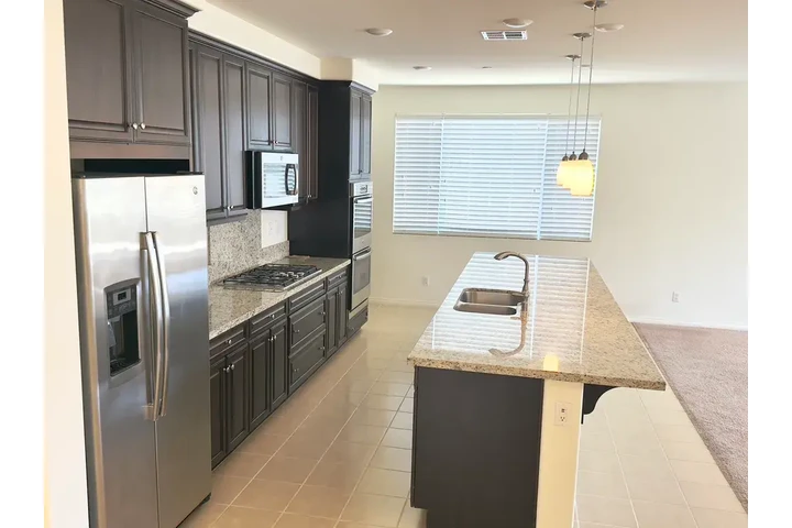 $1200 : Rancho Cucamonga Available image 3
