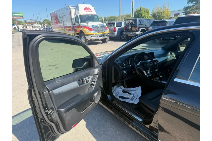 $10980 : 2013 Mercedes-Benz C-Class 4d image 8