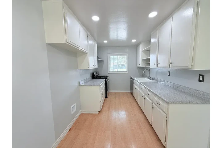 $2000 : E Mantova St, Long Beach 3br image 2