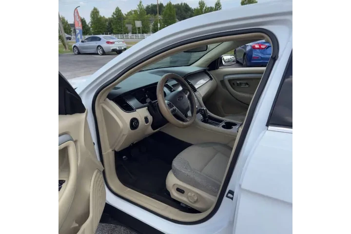 2018 Taurus SEL image 7