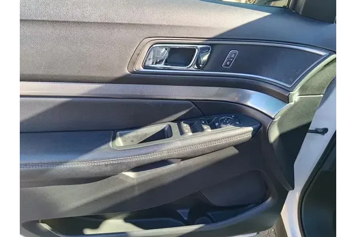 $22750 : Ford Explorer 2018 XLT 4dr S image 8