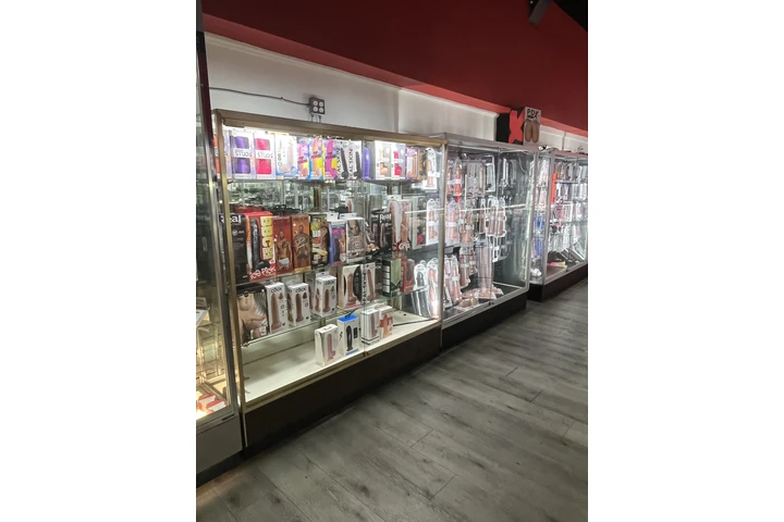 $350 : Showcases and wall cases image 5