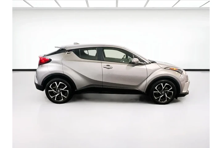 $17250 : Toyota C-HR 2019 XLE 4dr Cro image 6